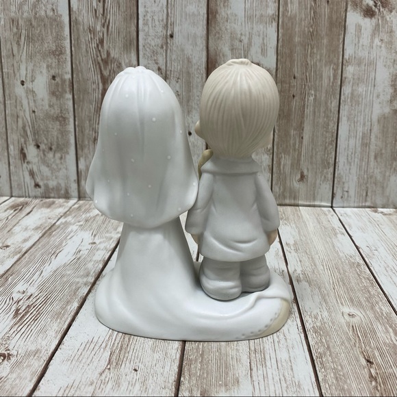 1979 Adorable Precious Moments Bride and Groom Figurine - Picture 7 of 9